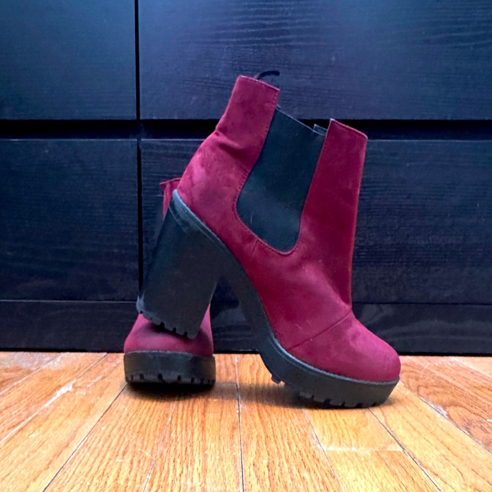 H&M Divided woman’s size 9.5 4.5 inch heel Chelsea boot red burgundy
